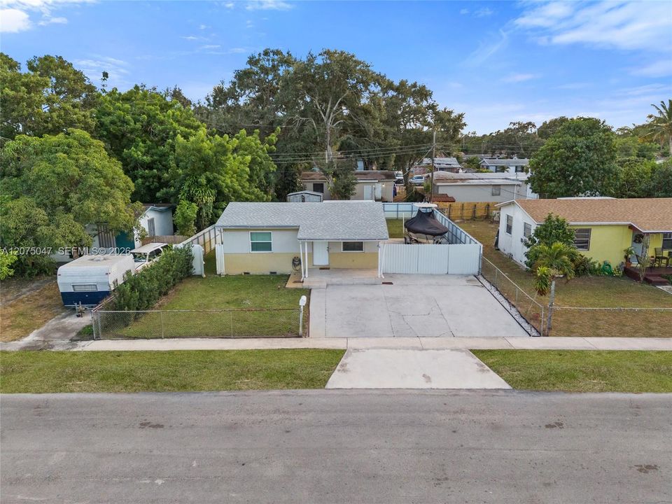For Sale: $420,000 (2 beds, 1 baths, 720 Square Feet)