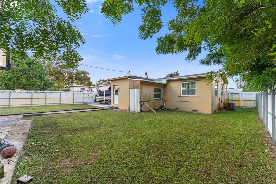 For Sale: $420,000 (2 beds, 1 baths, 720 Square Feet)