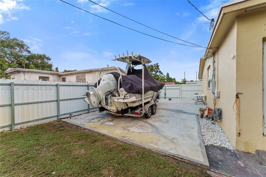 For Sale: $420,000 (2 beds, 1 baths, 720 Square Feet)