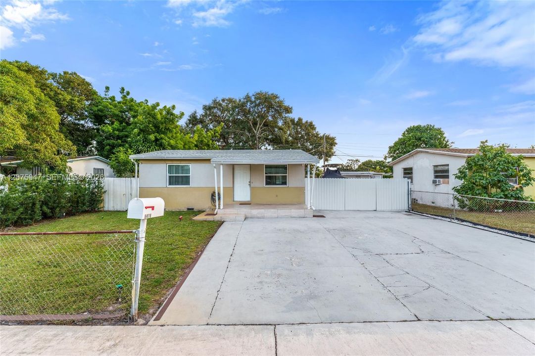 For Sale: $420,000 (2 beds, 1 baths, 720 Square Feet)