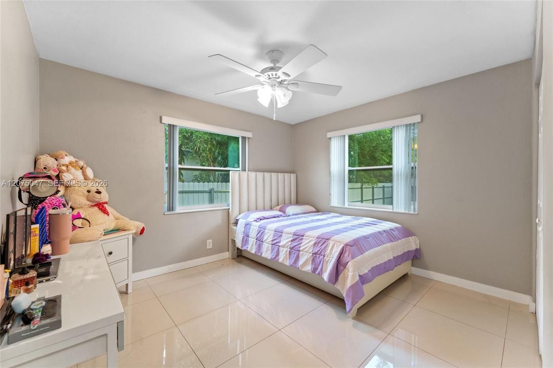 For Sale: $420,000 (2 beds, 1 baths, 720 Square Feet)