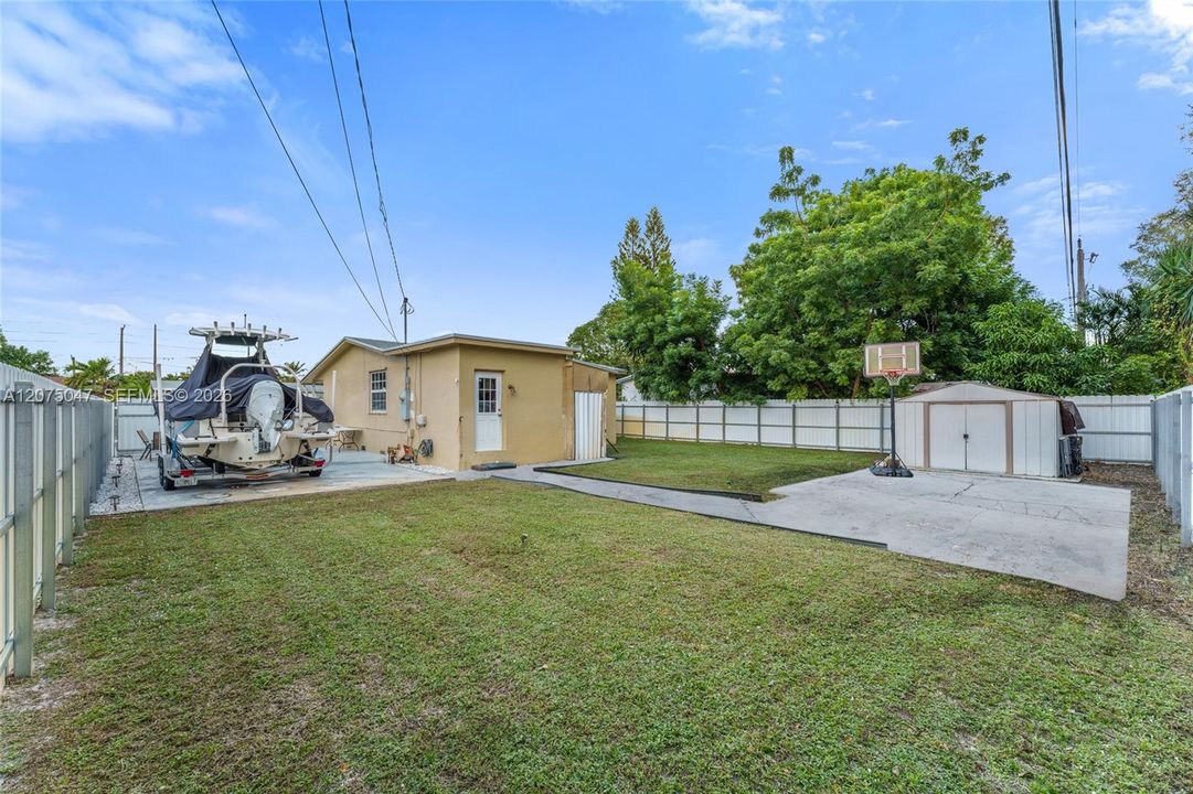 For Sale: $420,000 (2 beds, 1 baths, 720 Square Feet)
