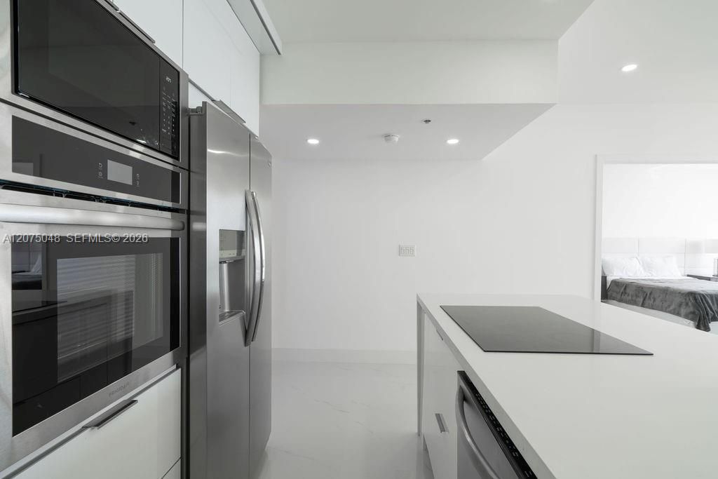 For Rent: $4,500 (2 beds, 2 baths, 1030 Square Feet)