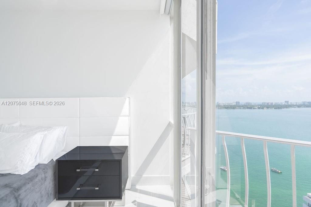 For Rent: $4,500 (2 beds, 2 baths, 1030 Square Feet)
