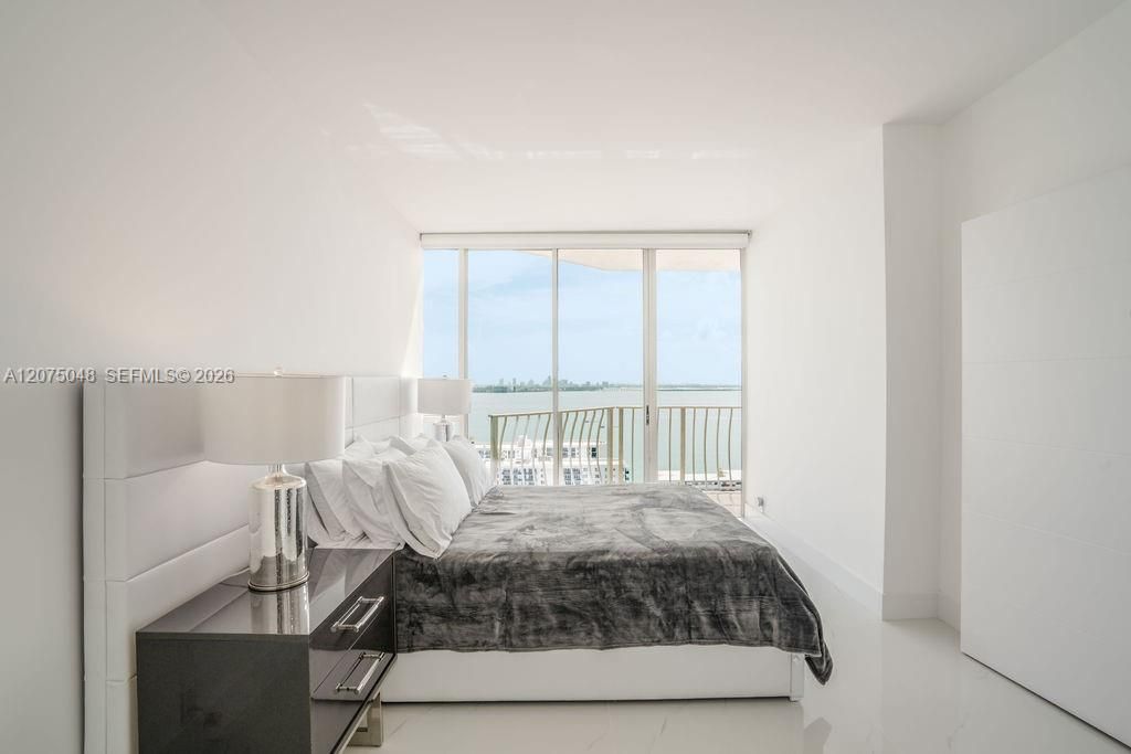 For Rent: $4,500 (2 beds, 2 baths, 1030 Square Feet)