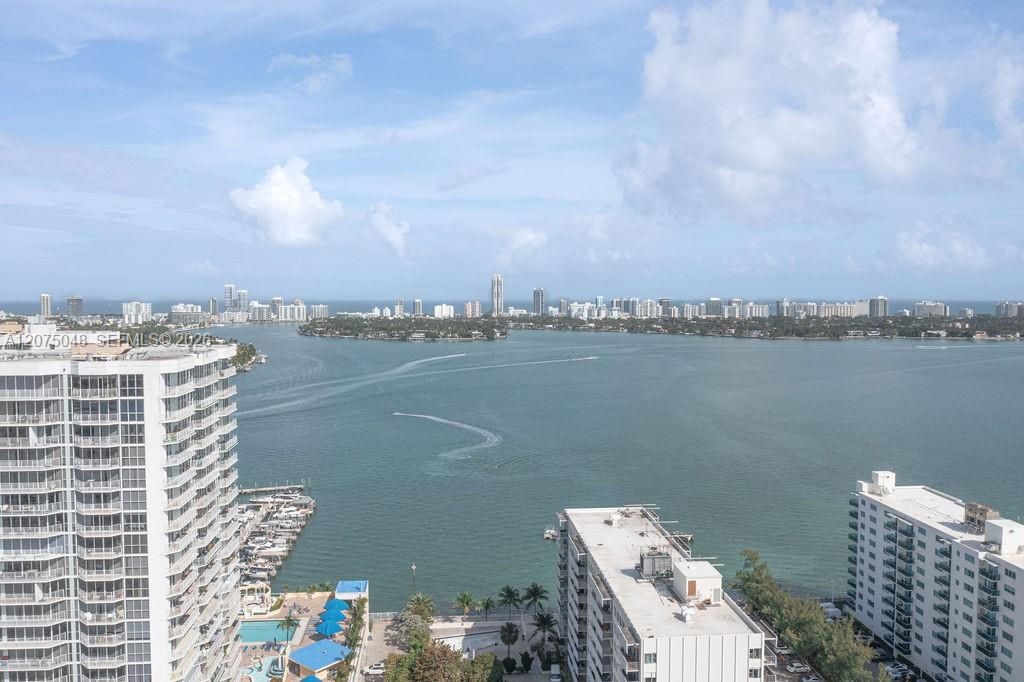 For Rent: $4,500 (2 beds, 2 baths, 1030 Square Feet)