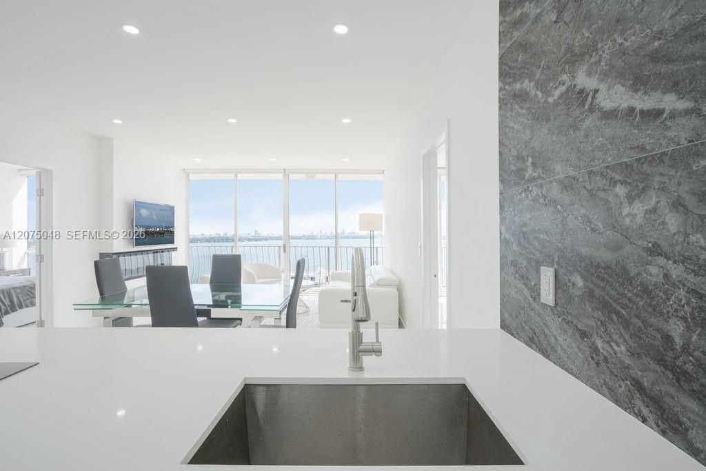 For Rent: $4,500 (2 beds, 2 baths, 1030 Square Feet)