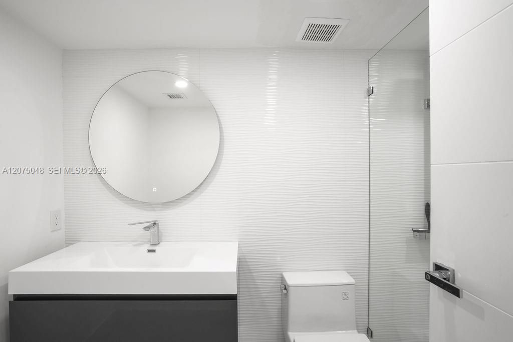 For Rent: $4,500 (2 beds, 2 baths, 1030 Square Feet)