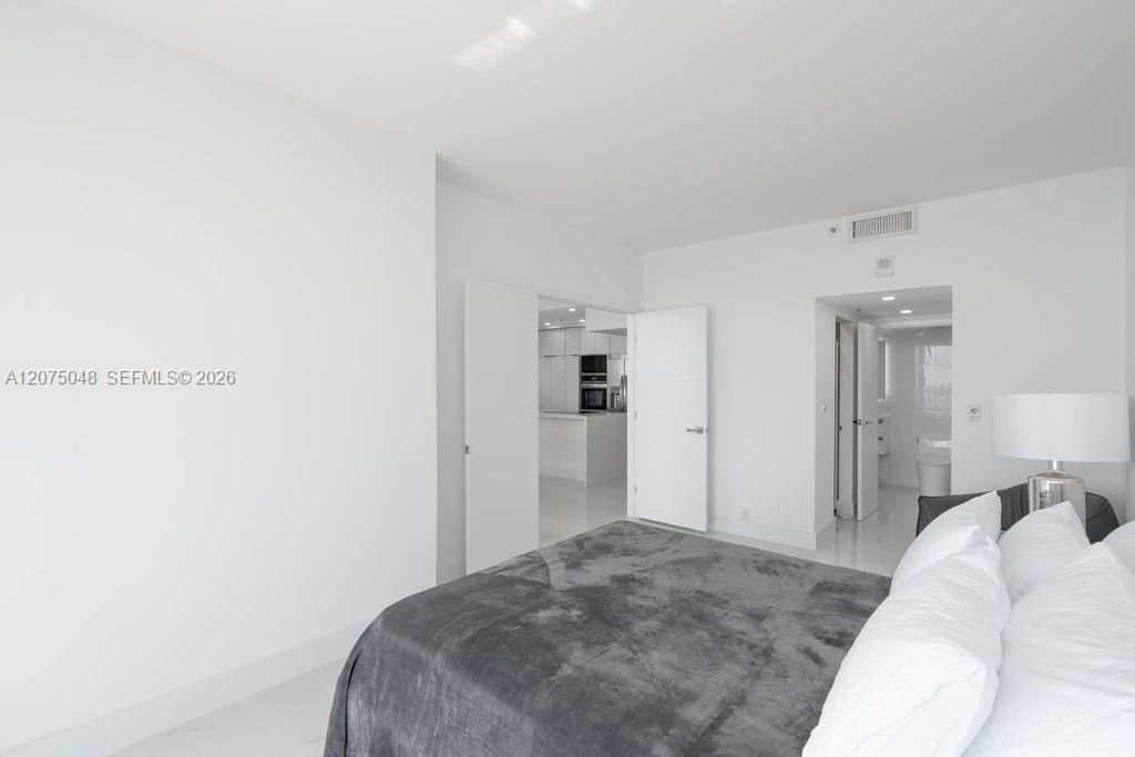 For Rent: $4,500 (2 beds, 2 baths, 1030 Square Feet)