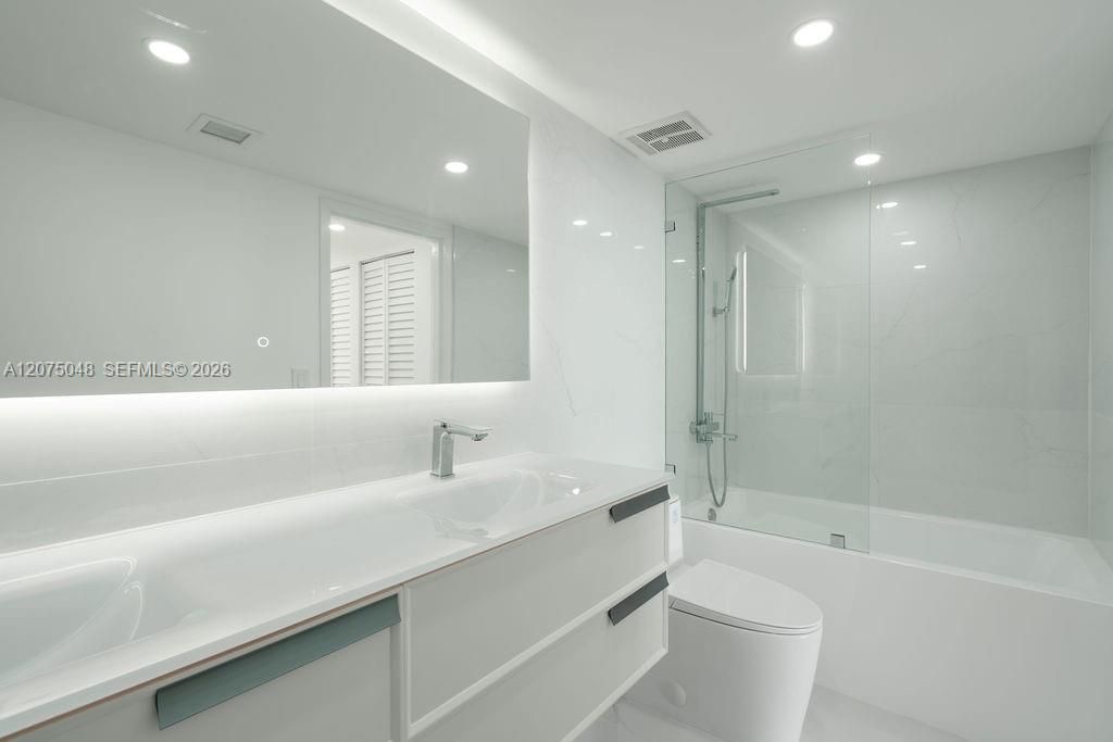For Rent: $4,500 (2 beds, 2 baths, 1030 Square Feet)