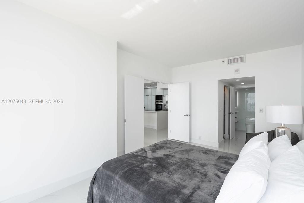 For Rent: $4,500 (2 beds, 2 baths, 1030 Square Feet)
