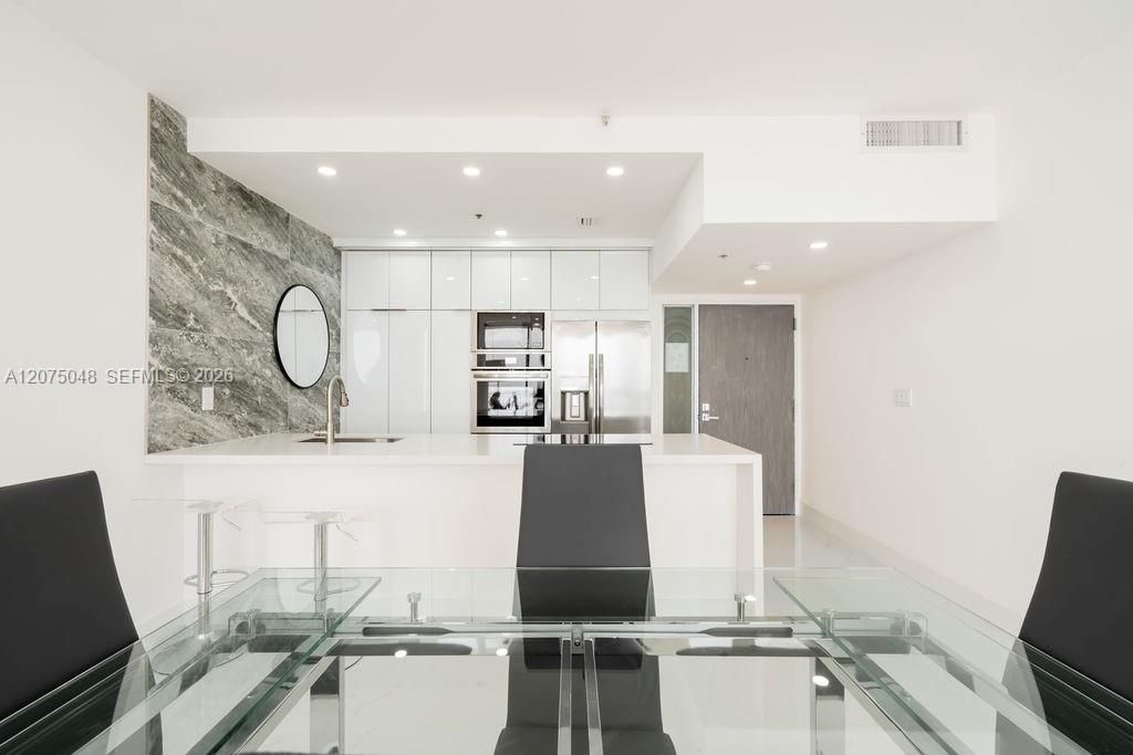 For Rent: $4,500 (2 beds, 2 baths, 1030 Square Feet)