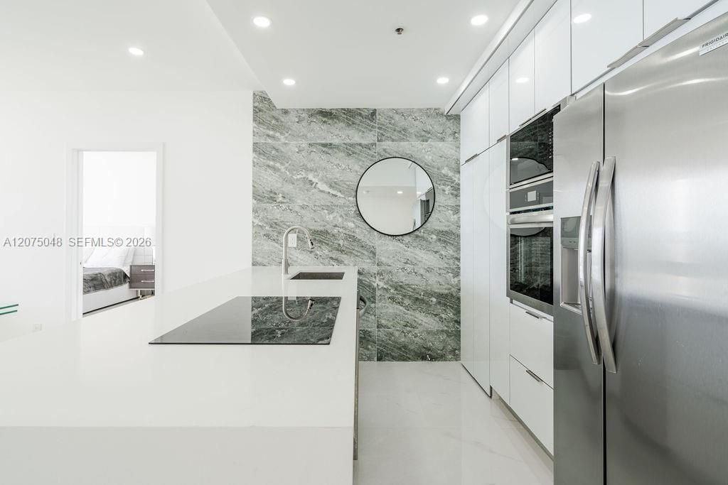 For Rent: $4,500 (2 beds, 2 baths, 1030 Square Feet)