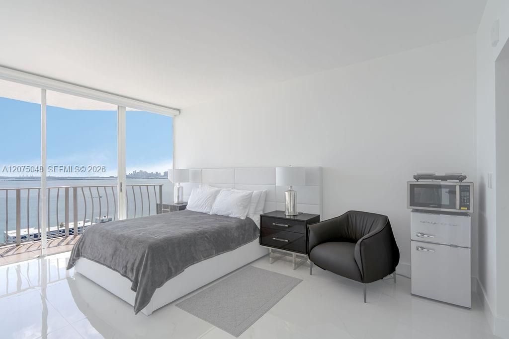 For Rent: $4,500 (2 beds, 2 baths, 1030 Square Feet)