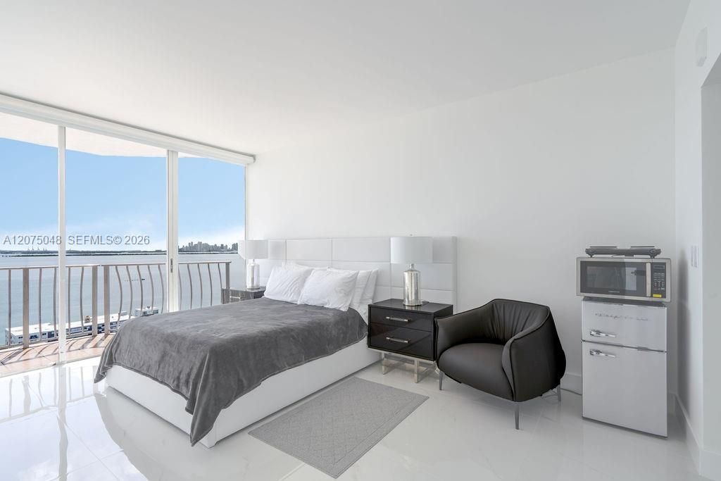 For Rent: $4,500 (2 beds, 2 baths, 1030 Square Feet)