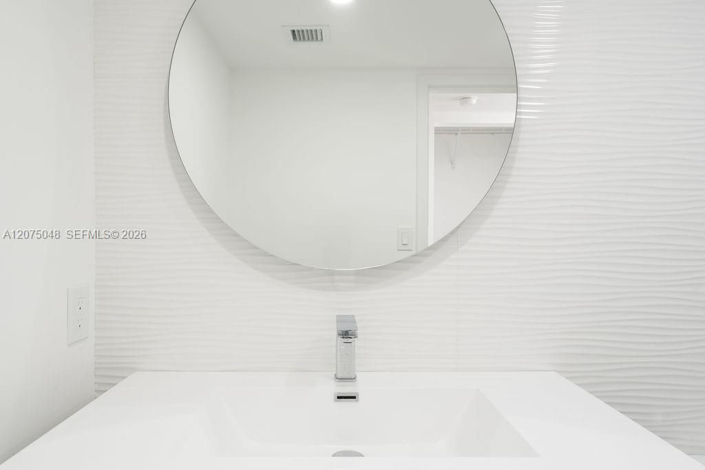 For Rent: $4,500 (2 beds, 2 baths, 1030 Square Feet)