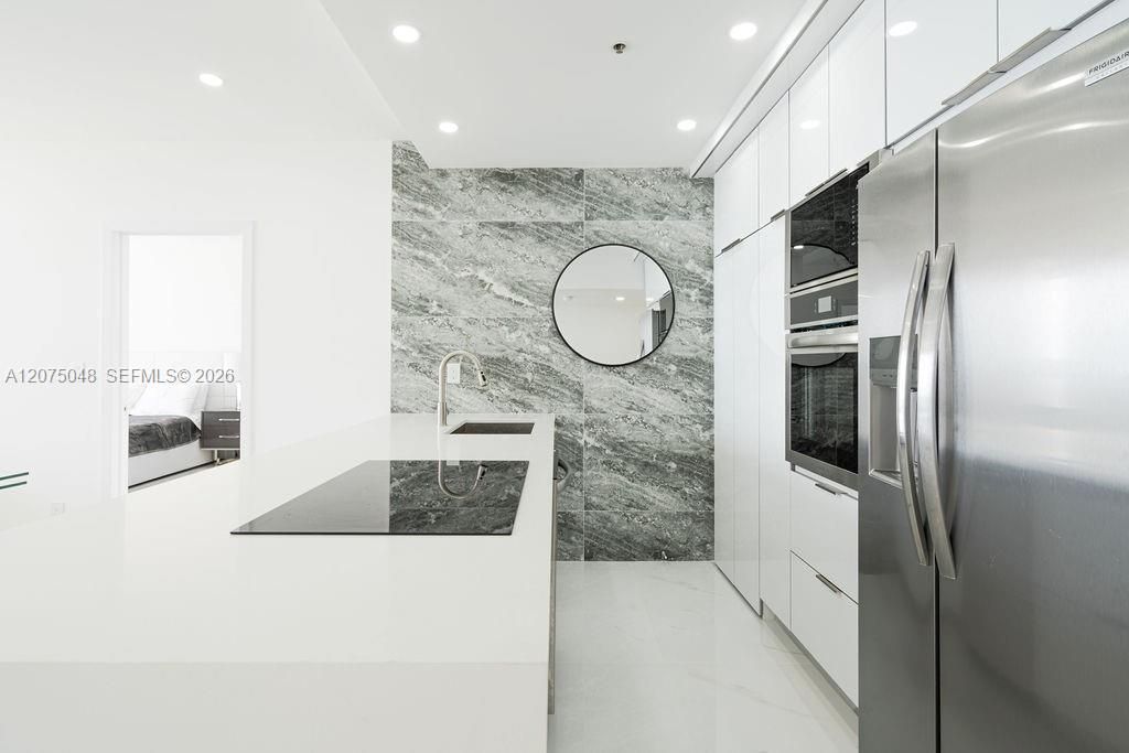 For Rent: $4,500 (2 beds, 2 baths, 1030 Square Feet)