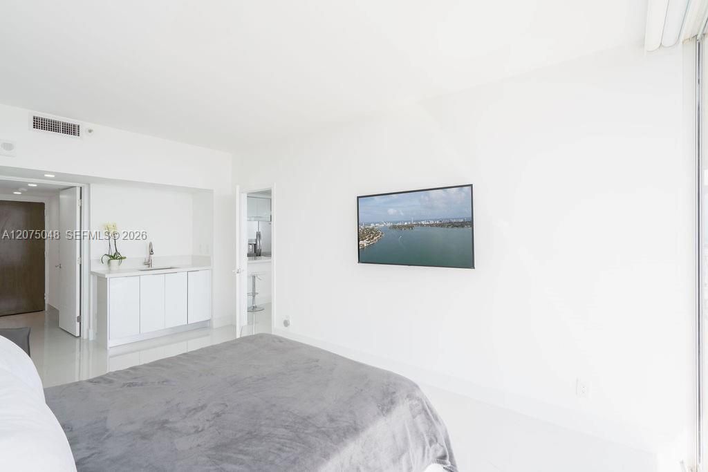 For Rent: $4,500 (2 beds, 2 baths, 1030 Square Feet)
