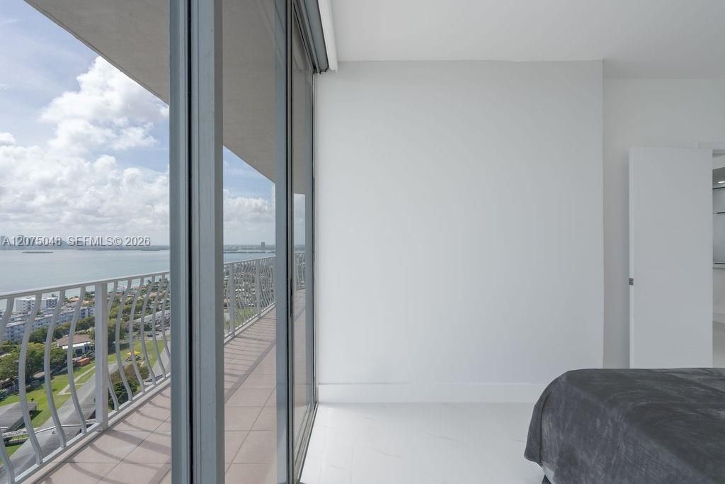 For Rent: $4,500 (2 beds, 2 baths, 1030 Square Feet)
