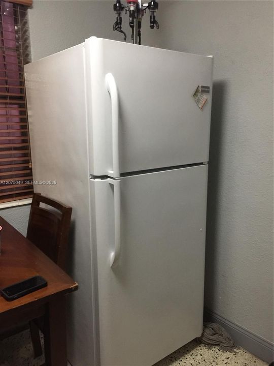 For Sale: $199,999 (2 beds, 1 baths, 650 Square Feet)