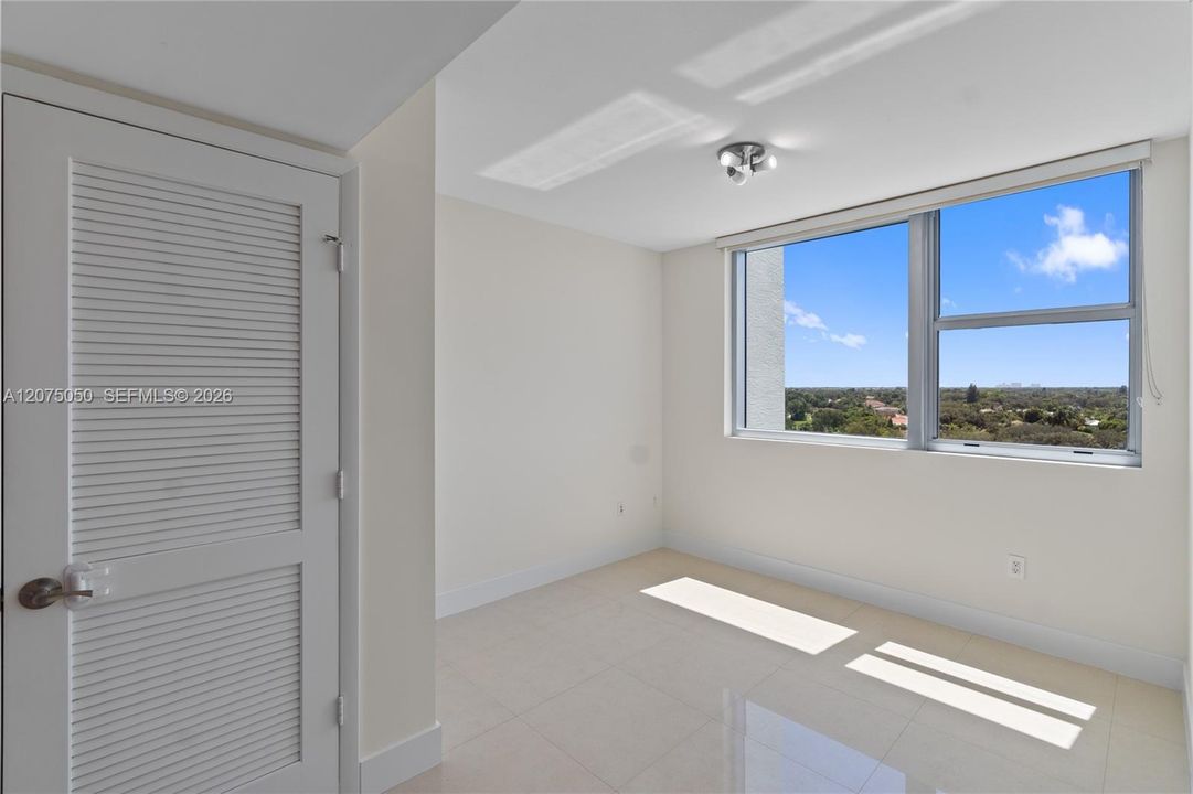 For Sale: $350,000 (3 beds, 2 baths, 1271 Square Feet)