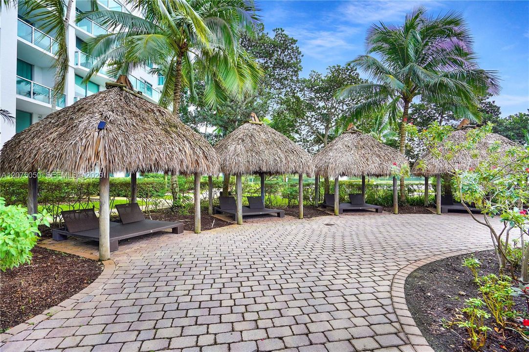 For Sale: $350,000 (3 beds, 2 baths, 1271 Square Feet)