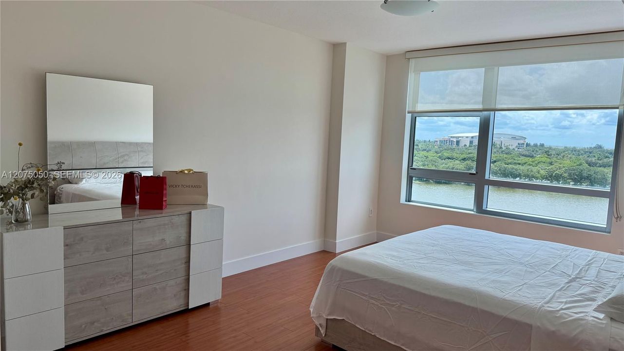 For Sale: $350,000 (3 beds, 2 baths, 1271 Square Feet)