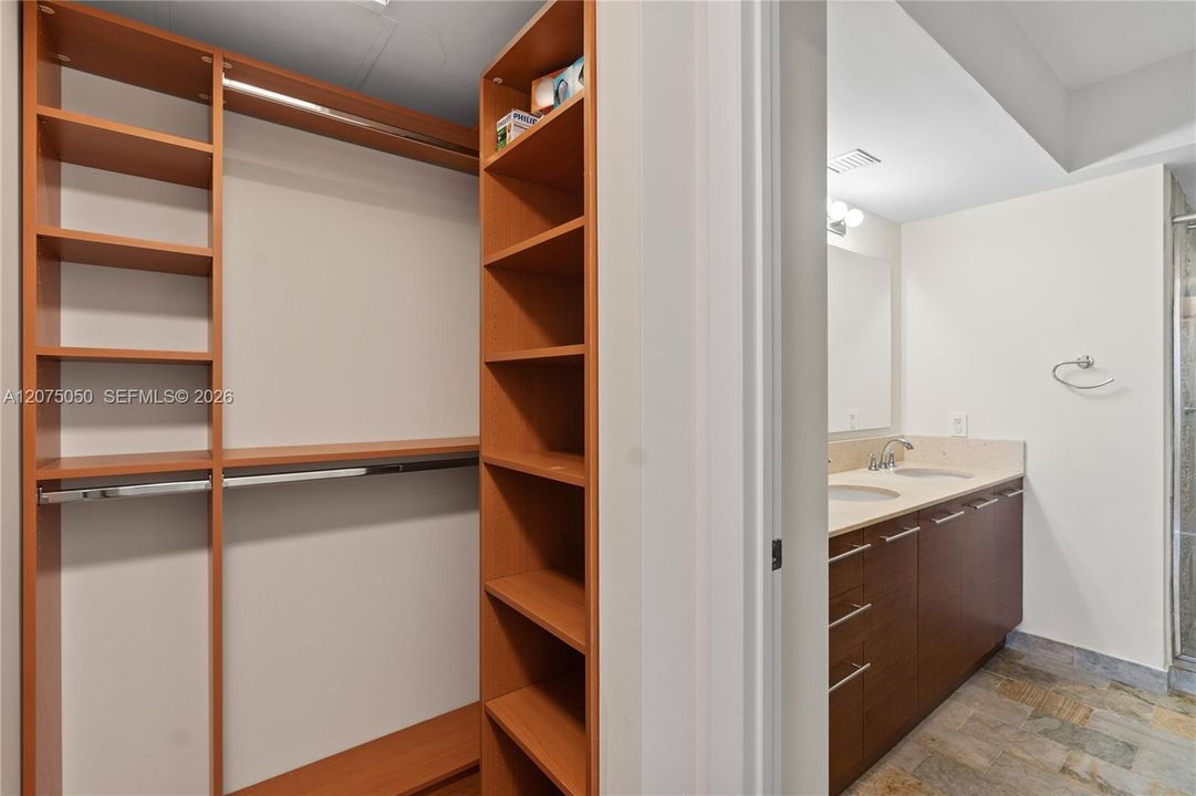 For Sale: $350,000 (3 beds, 2 baths, 1271 Square Feet)