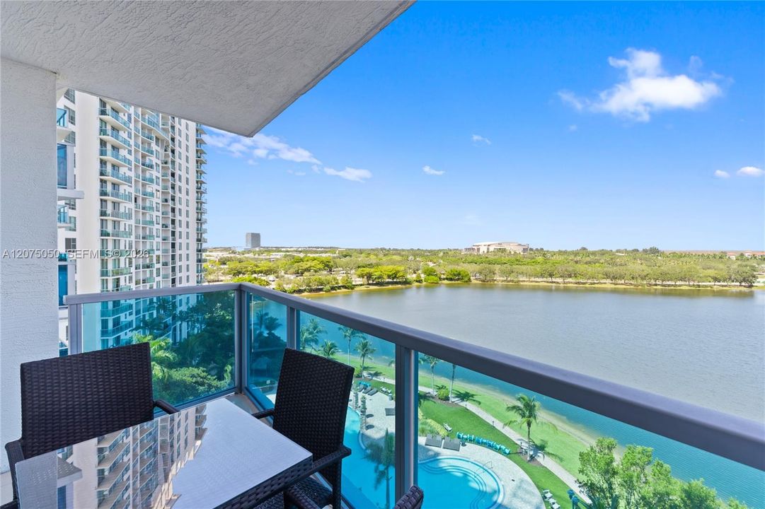 For Sale: $350,000 (3 beds, 2 baths, 1271 Square Feet)