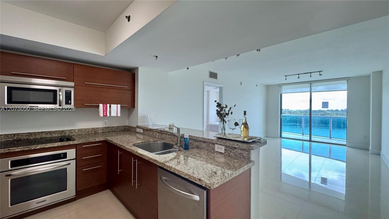 For Sale: $350,000 (3 beds, 2 baths, 1271 Square Feet)