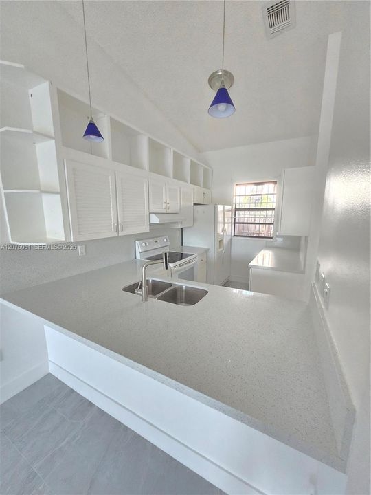 For Rent: $2,900 (3 beds, 2 baths, 1032 Square Feet)