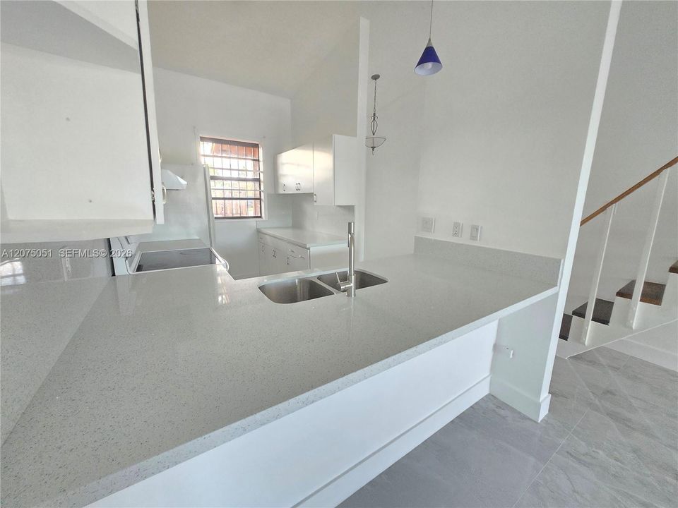 For Rent: $2,900 (3 beds, 2 baths, 1032 Square Feet)