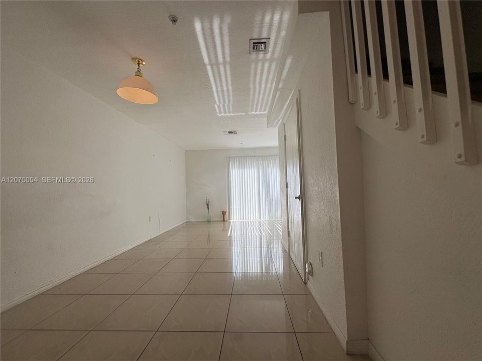 For Rent: $2,400 (3 beds, 2 baths, 1182 Square Feet)