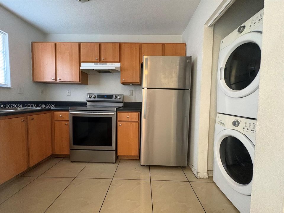For Rent: $2,400 (3 beds, 2 baths, 1182 Square Feet)