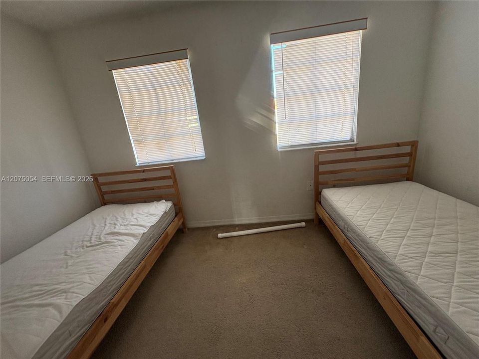 For Rent: $2,400 (3 beds, 2 baths, 1182 Square Feet)