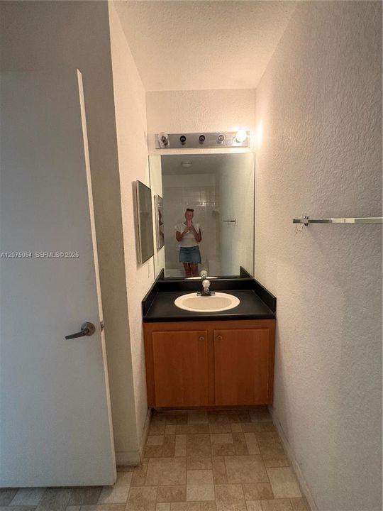For Rent: $2,400 (3 beds, 2 baths, 1182 Square Feet)