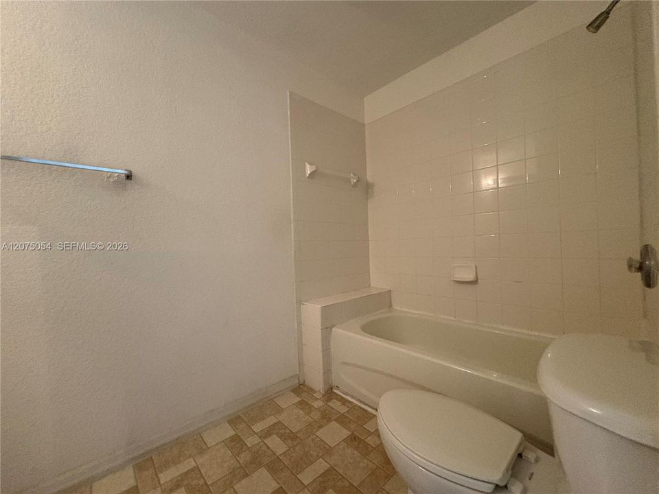 For Rent: $2,400 (3 beds, 2 baths, 1182 Square Feet)