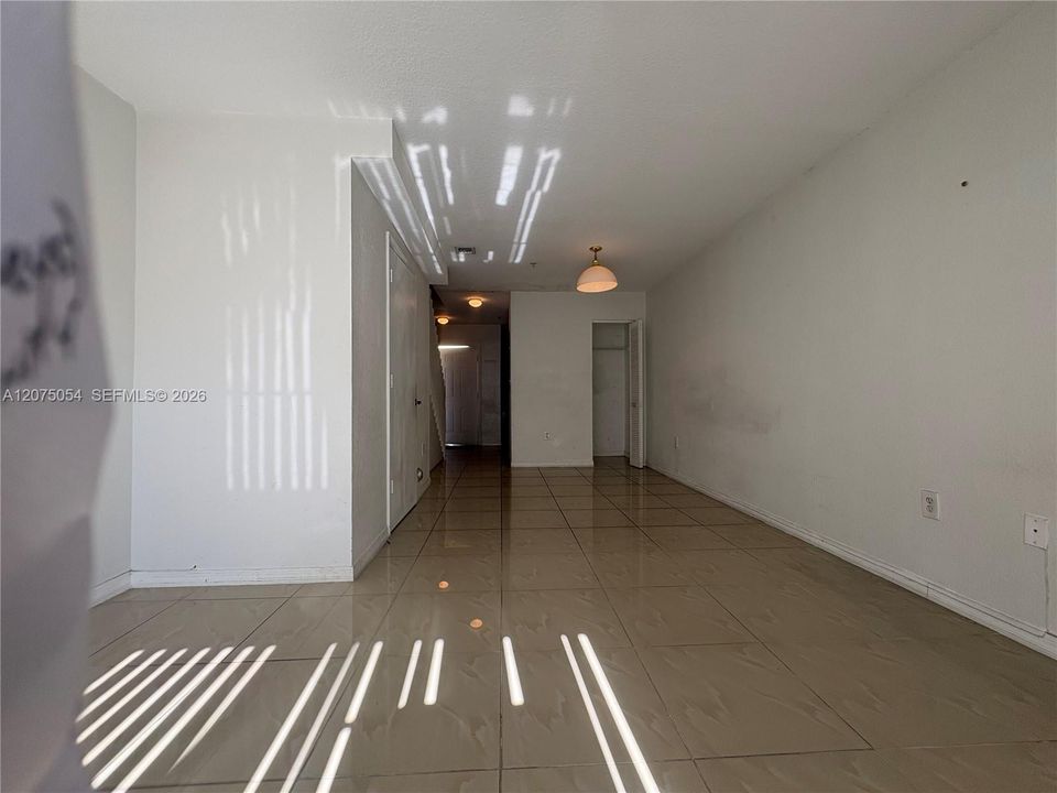 For Rent: $2,400 (3 beds, 2 baths, 1182 Square Feet)