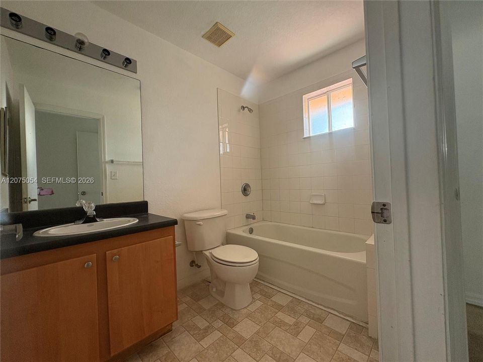 For Rent: $2,400 (3 beds, 2 baths, 1182 Square Feet)
