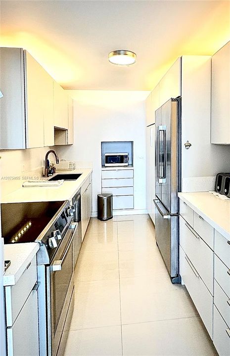 For Sale: $949,000 (2 beds, 2 baths, 1550 Square Feet)