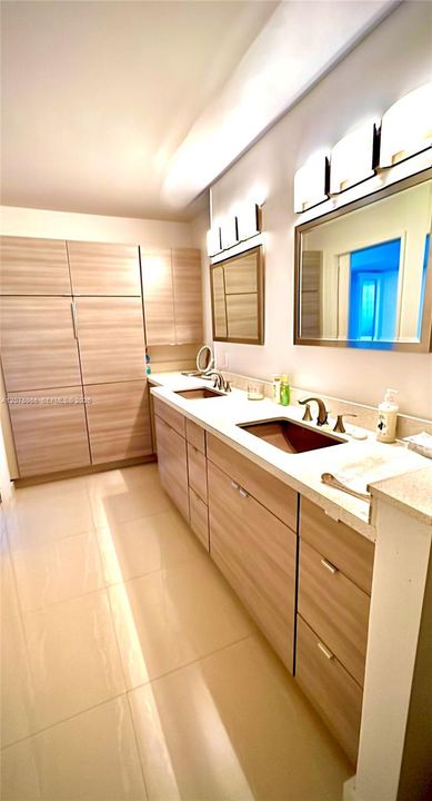 For Sale: $949,000 (2 beds, 2 baths, 1550 Square Feet)