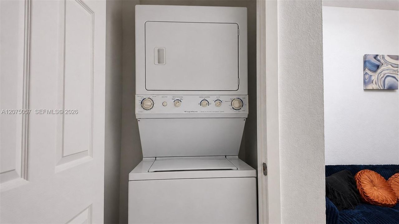 For Rent: $2,900 (2 beds, 1 baths, 750 Square Feet)