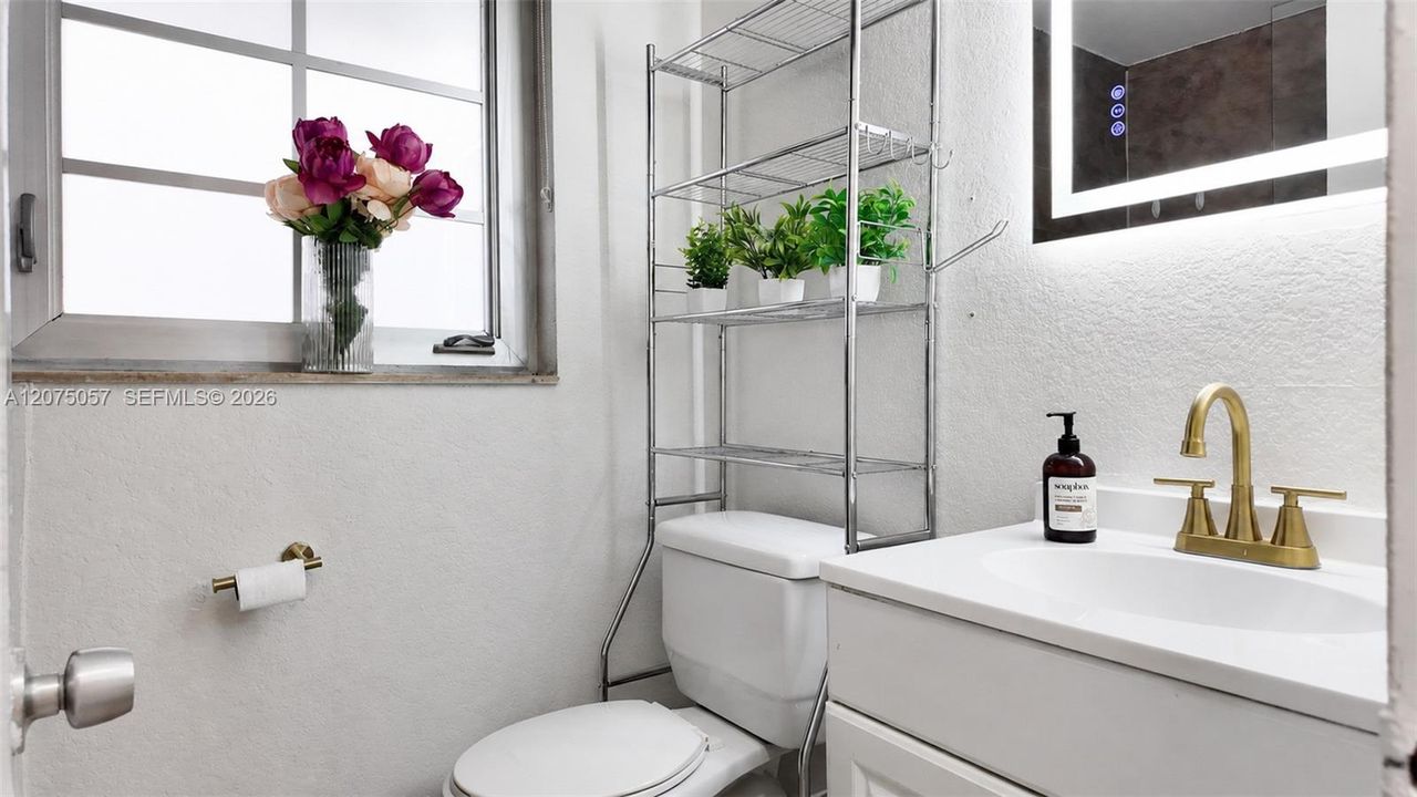 For Rent: $2,900 (2 beds, 1 baths, 750 Square Feet)