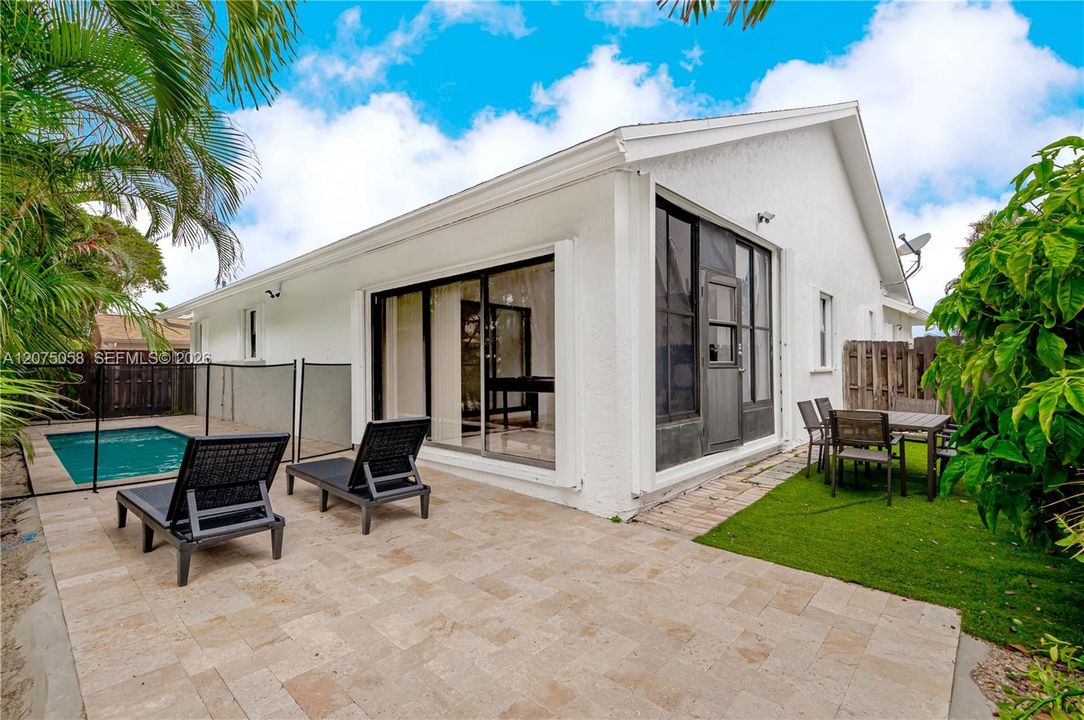 For Rent: $5,600 (3 beds, 2 baths, 1878 Square Feet)
