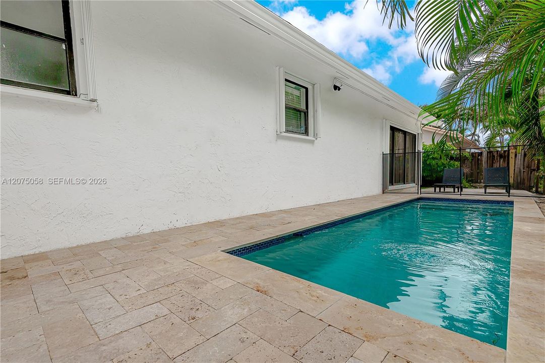 For Rent: $5,600 (3 beds, 2 baths, 1878 Square Feet)