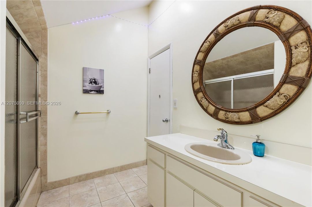 Upstairs Jack & Jill Bathroom