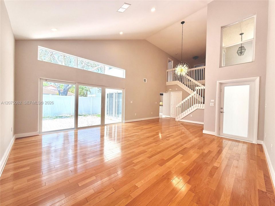 En Venta: $850,000 (3 camas, 2 baños, 1919 Pies cuadrados)