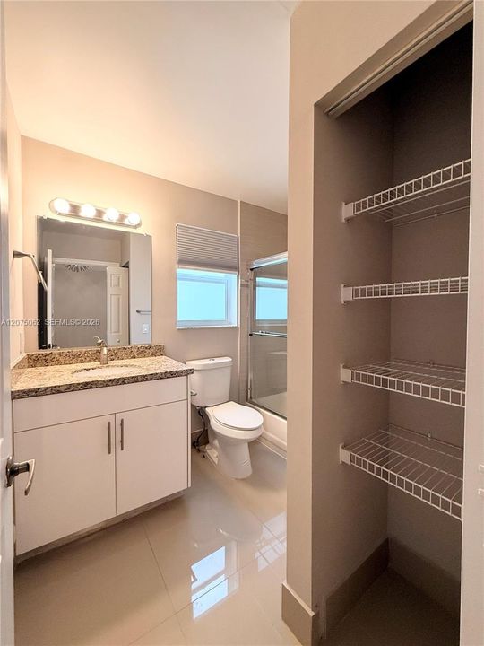 En Venta: $850,000 (3 camas, 2 baños, 1919 Pies cuadrados)