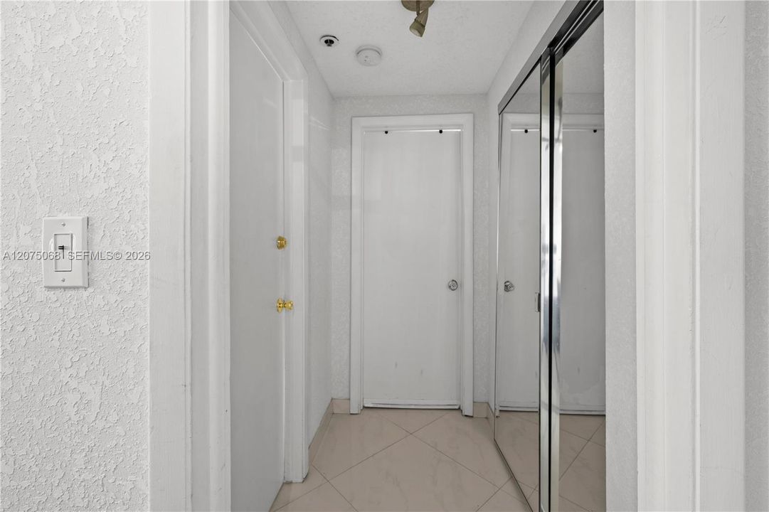 На продажу: $380,000 (2 спален, 2 ванн, 870 Квадратных фут)