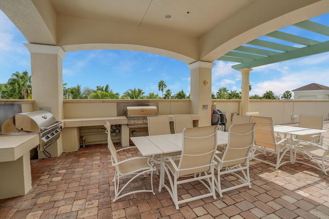 Outdoor Kitchen